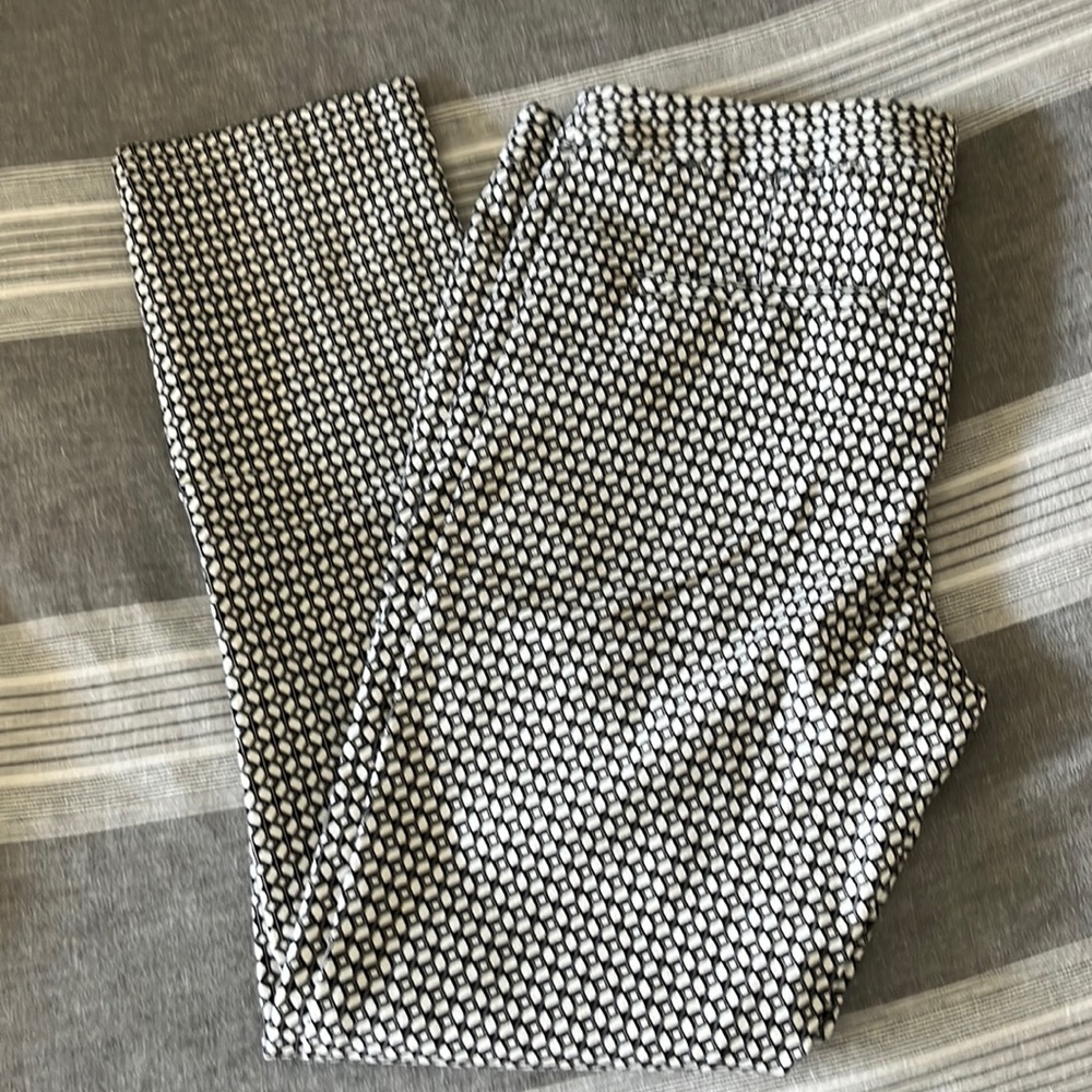 Cropped stretchy geo pattern pants